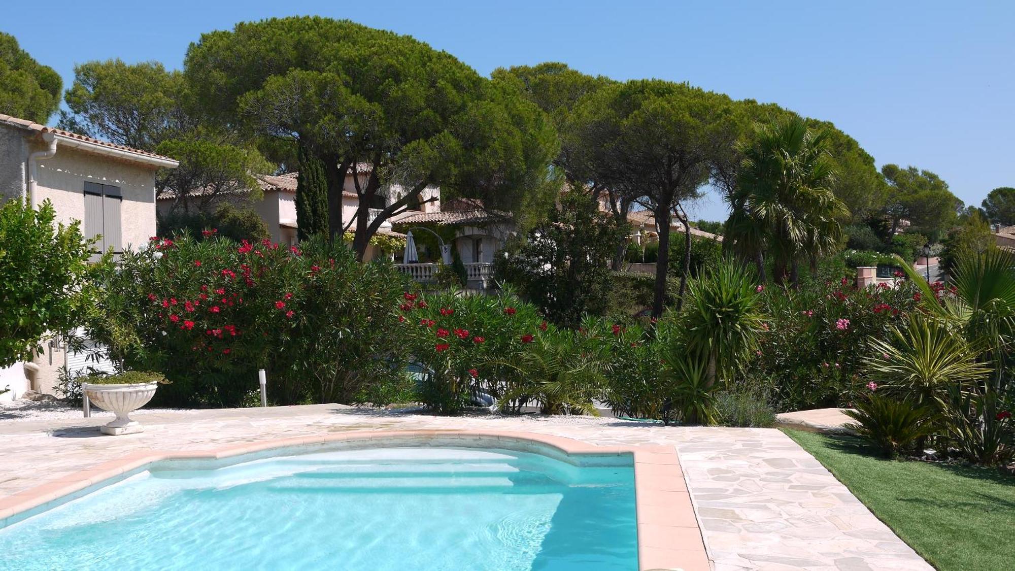Grand Appartement Dans Maison Avec Piscine Privee Fréjus エクステリア 写真
