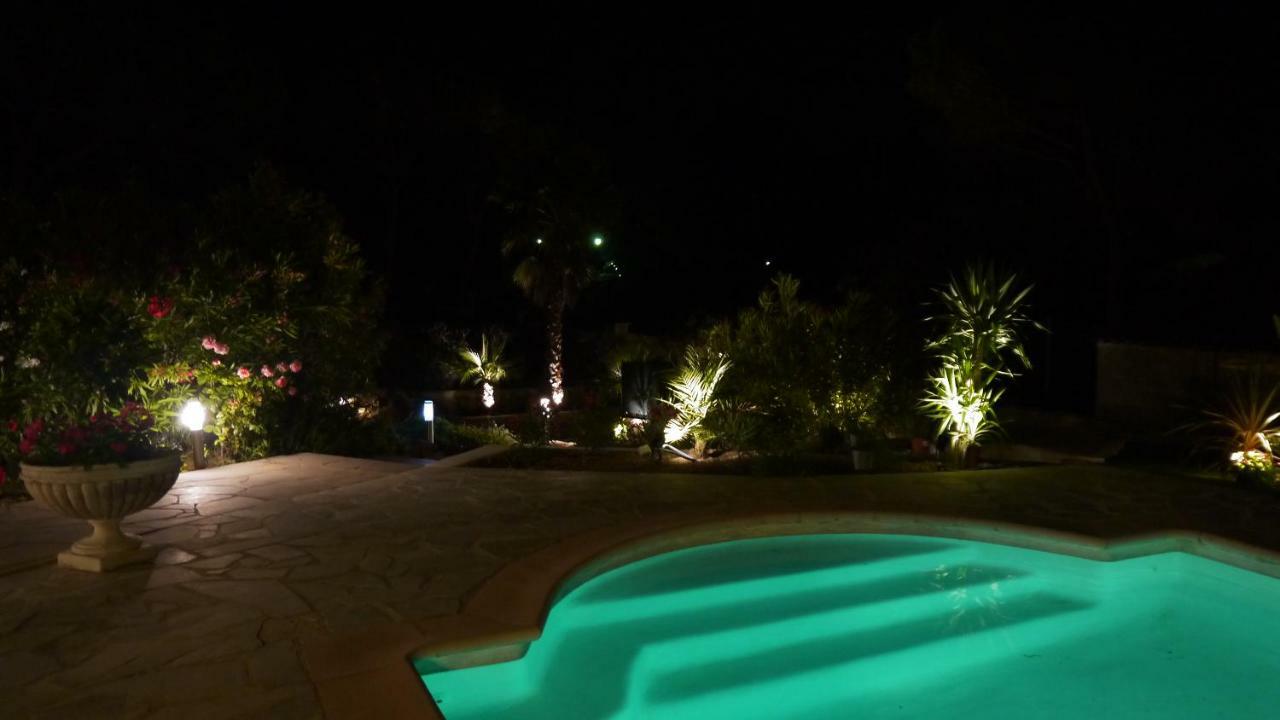 Grand Appartement Dans Maison Avec Piscine Privee Fréjus エクステリア 写真