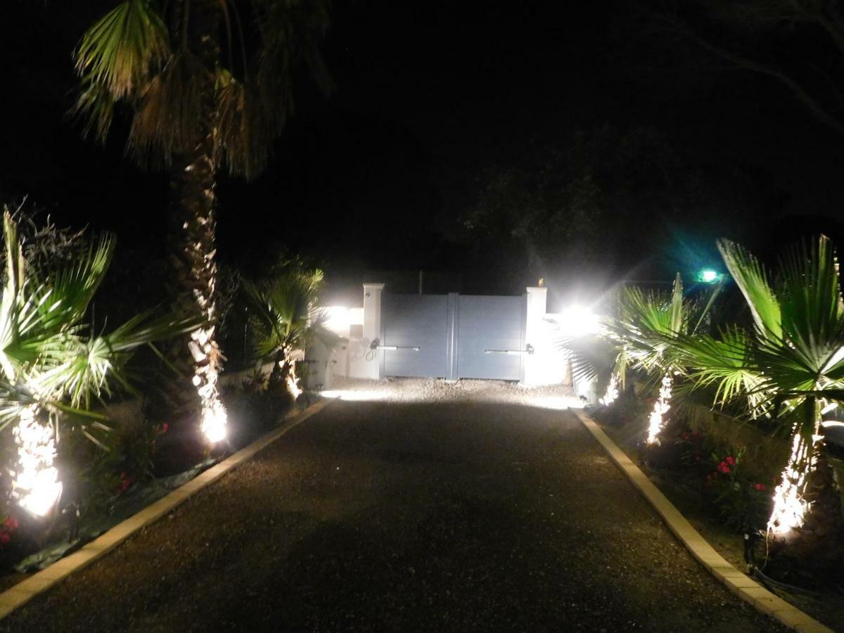 Grand Appartement Dans Maison Avec Piscine Privee Fréjus エクステリア 写真
